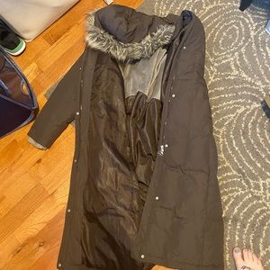 Knee length Women’s winter coat, size large